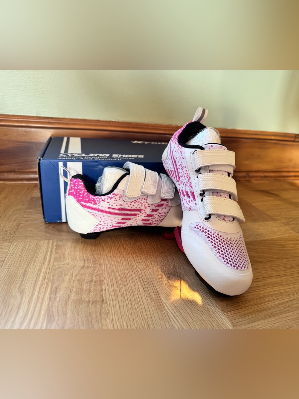 NEW Kyedoo White and Pink peloton cycling shoes